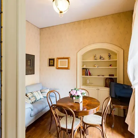 Emma Flat * Rome