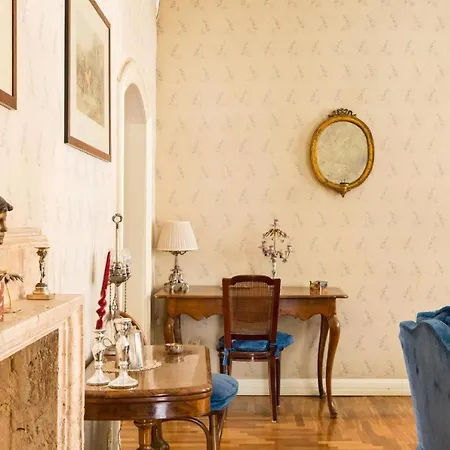 Emma Flat * Rome